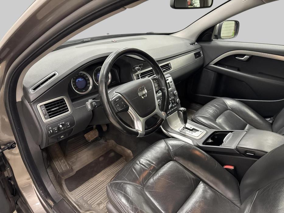 VOLVO XC70 2010