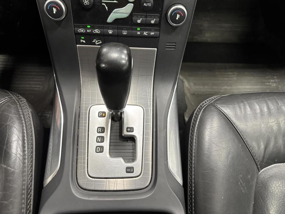 VOLVO XC70 2010