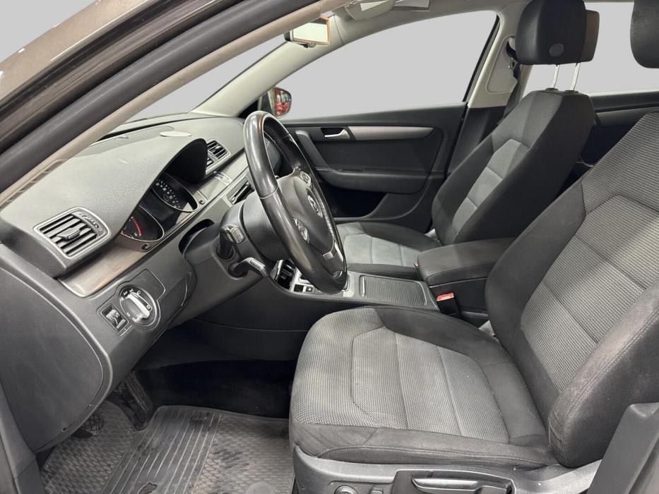 VOLKSWAGEN Passat 2012