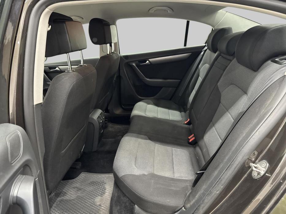 VOLKSWAGEN Passat 2012