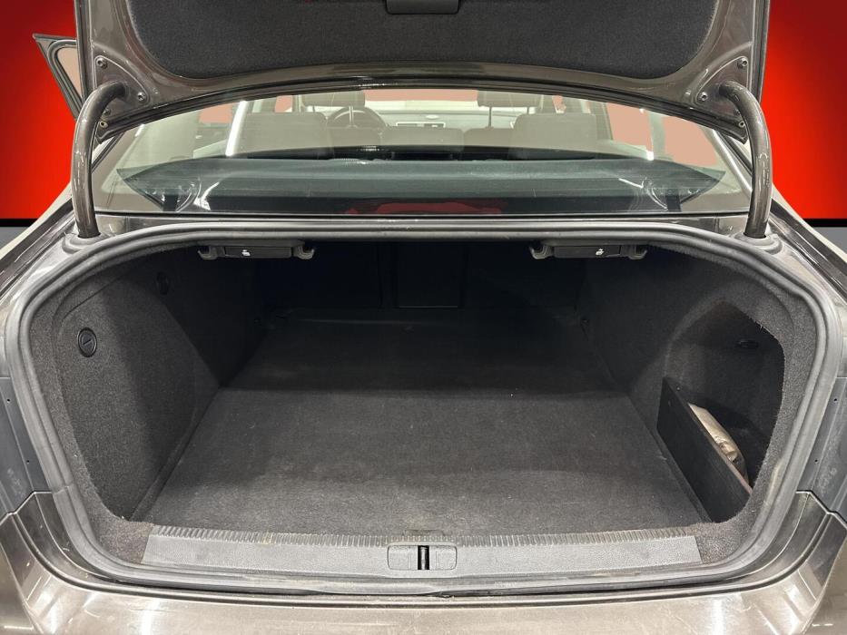 VOLKSWAGEN Passat 2012