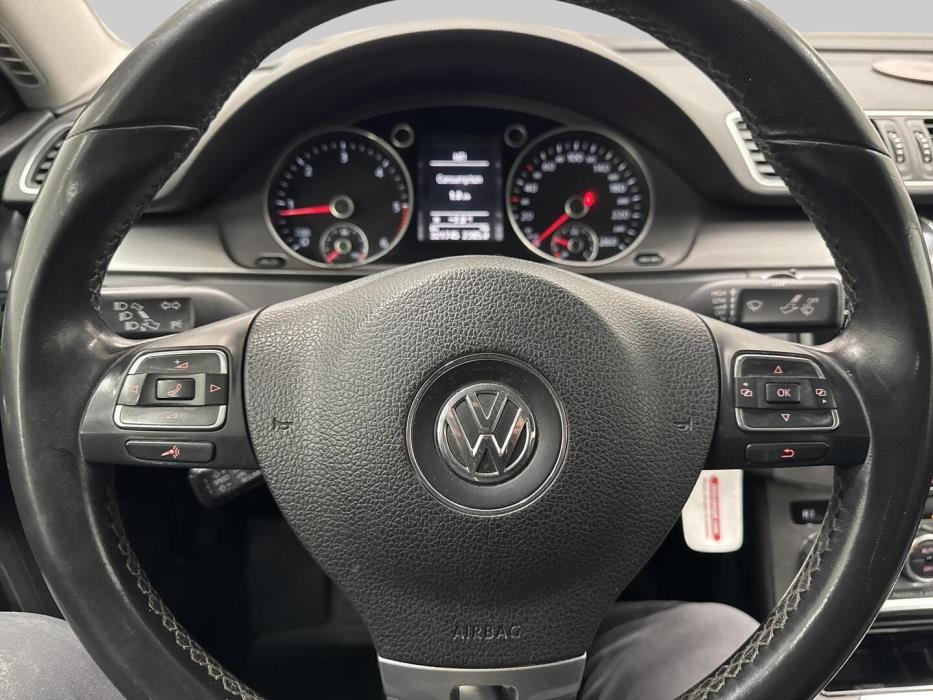 VOLKSWAGEN Passat 2012