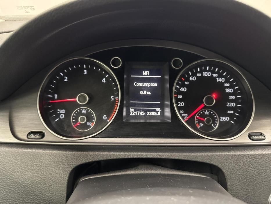 VOLKSWAGEN Passat 2012