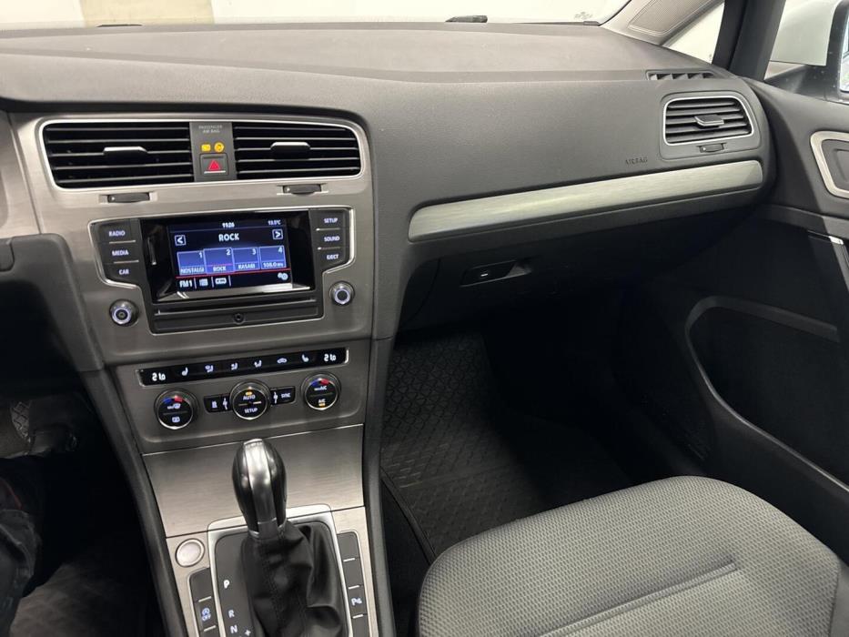 VOLKSWAGEN Golf 2014