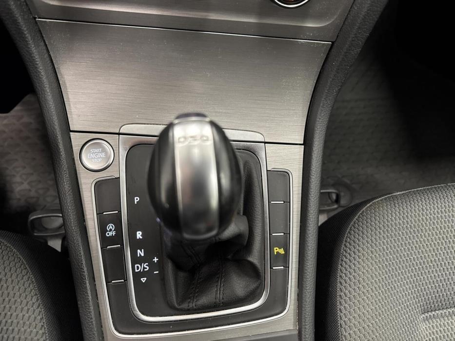 VOLKSWAGEN Golf 2014