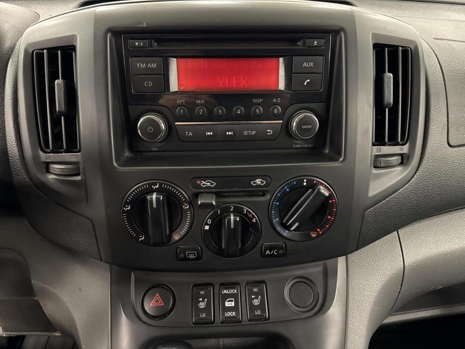 NISSAN NV200 2015