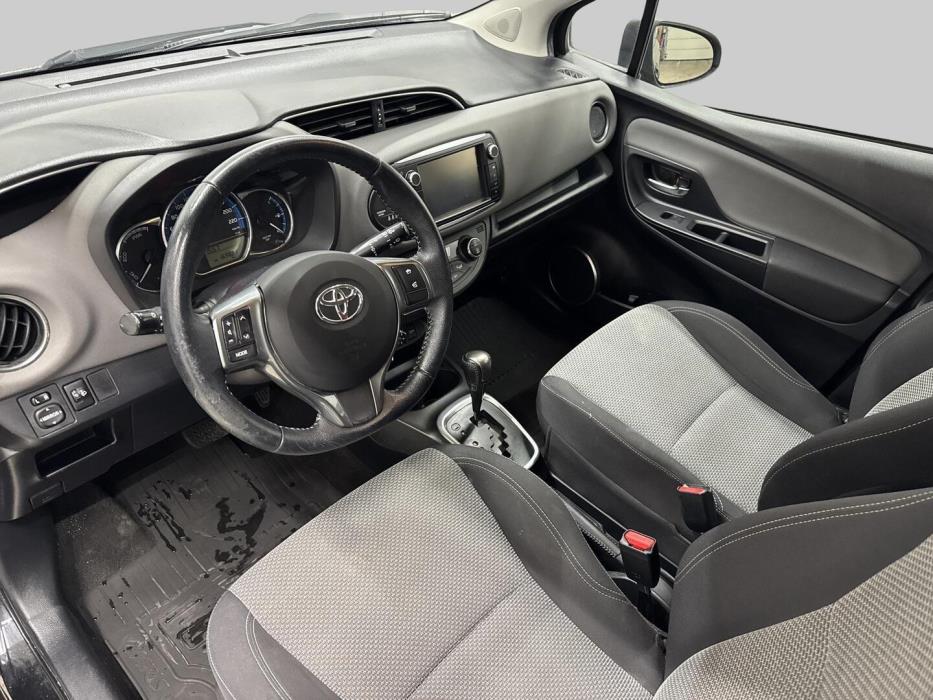 TOYOTA Yaris 2016