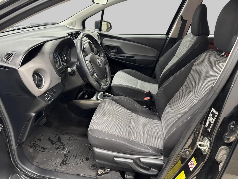 TOYOTA Yaris 2016