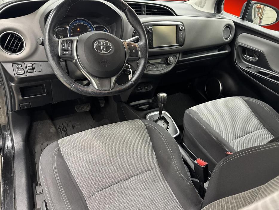 TOYOTA Yaris 2016