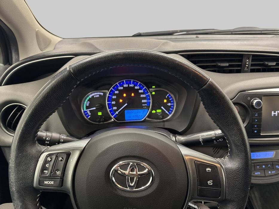 TOYOTA Yaris 2016
