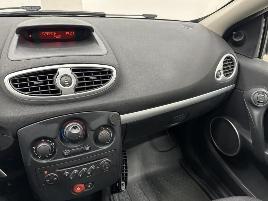 RENAULT Clio 2006