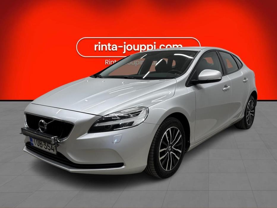 VOLVO V40 2018