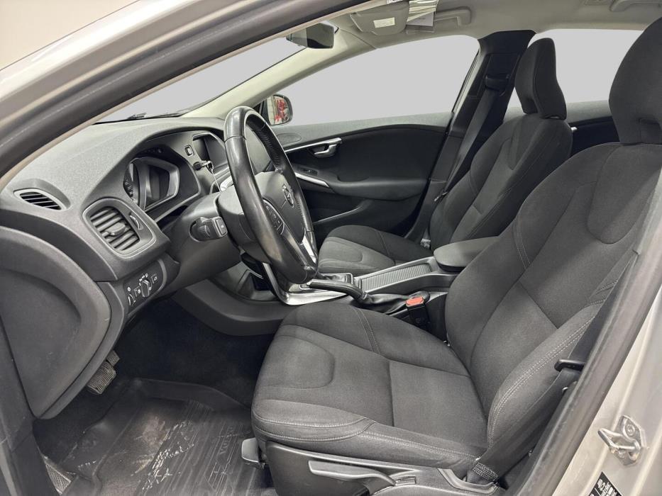 VOLVO V40 2018