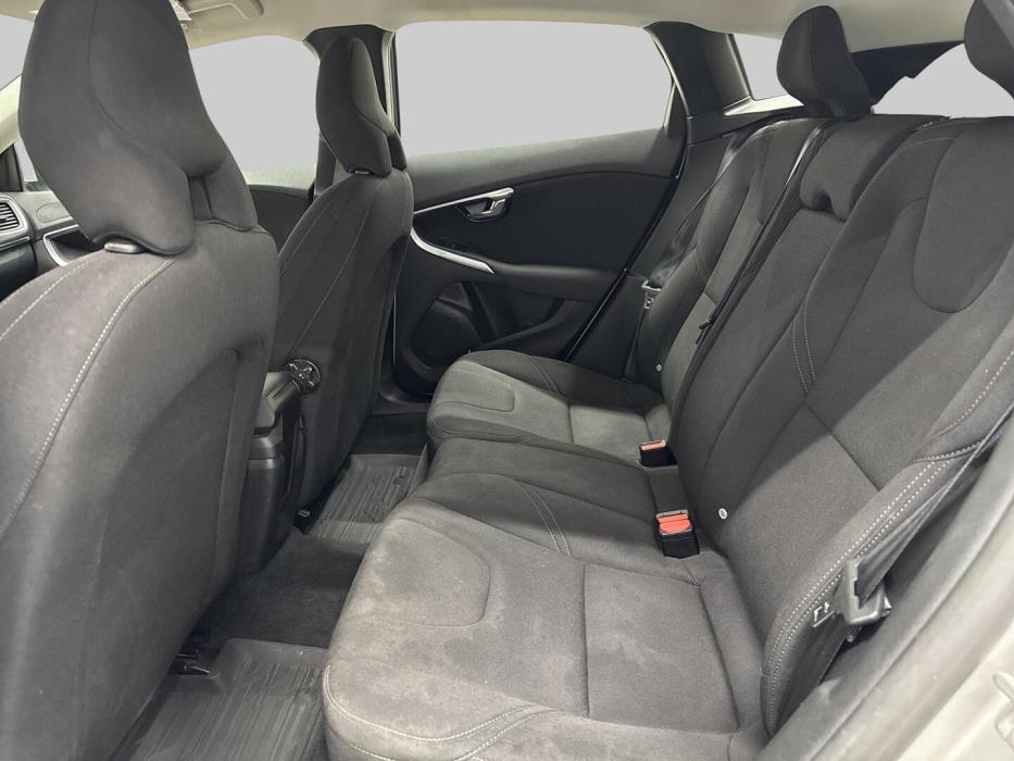 VOLVO V40 2018