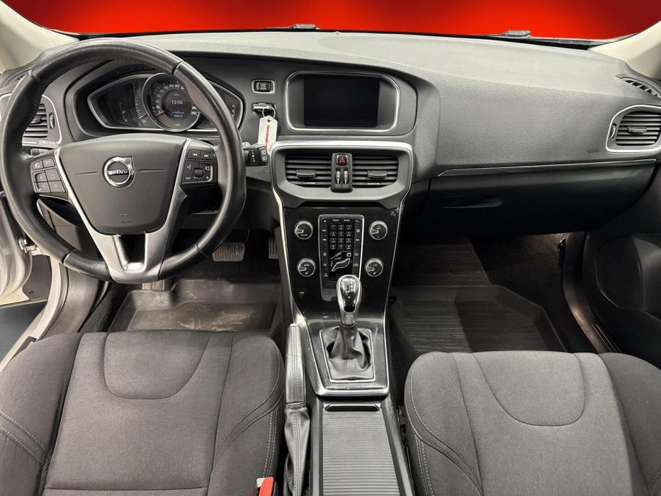 VOLVO V40 2018
