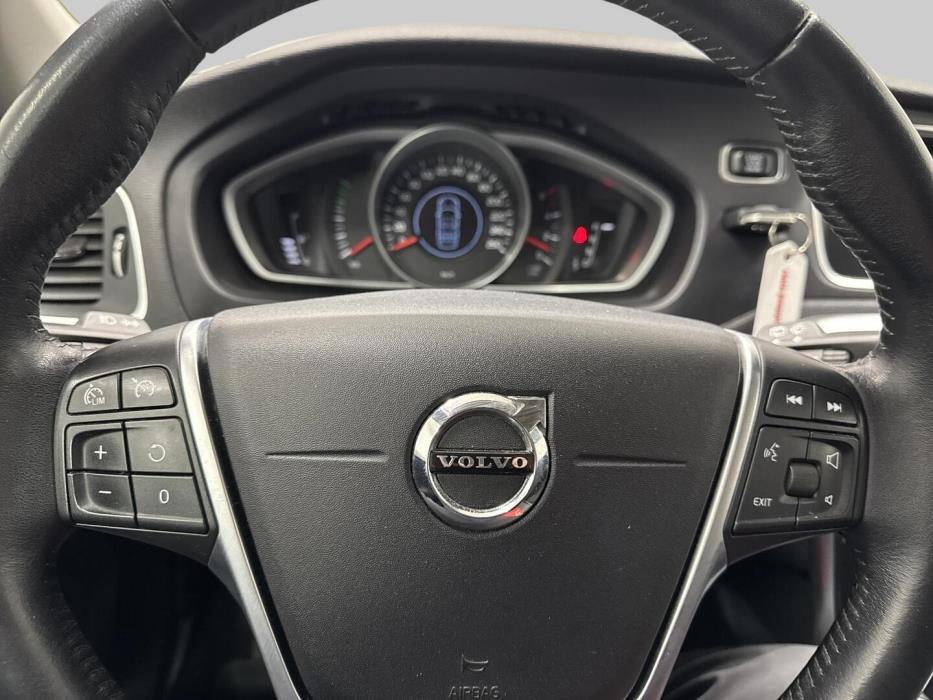 VOLVO V40 2018