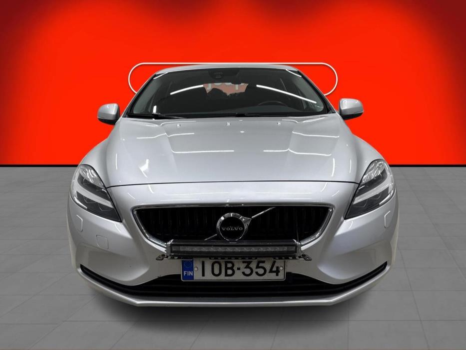 VOLVO V40 2018