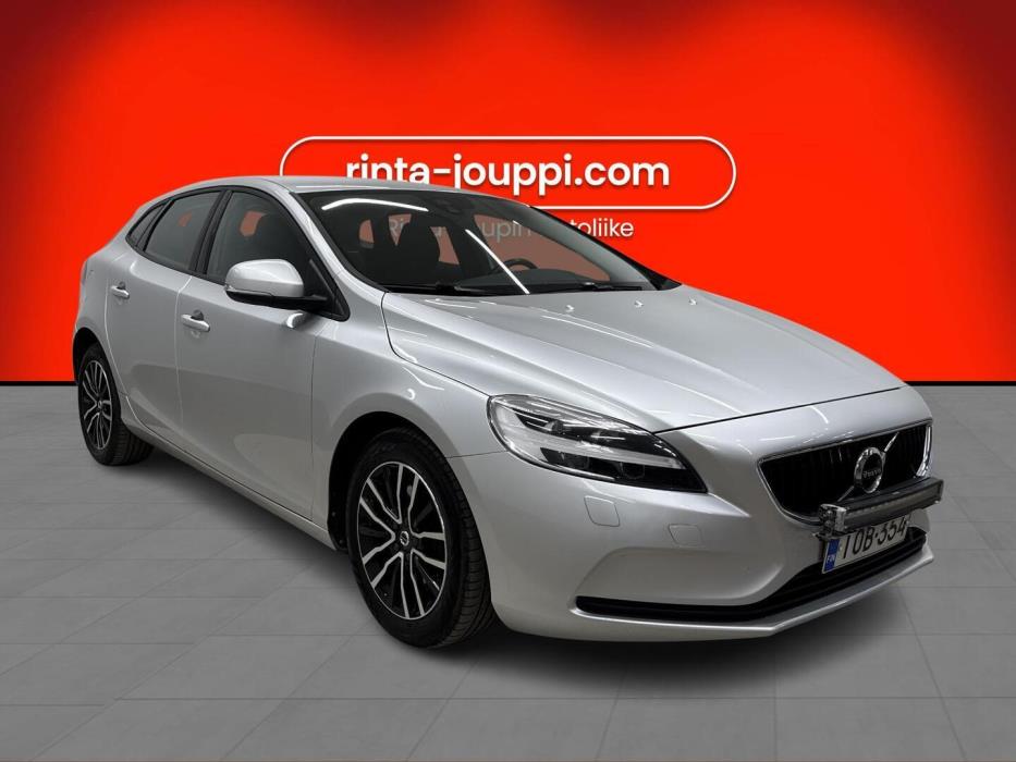 VOLVO V40 2018