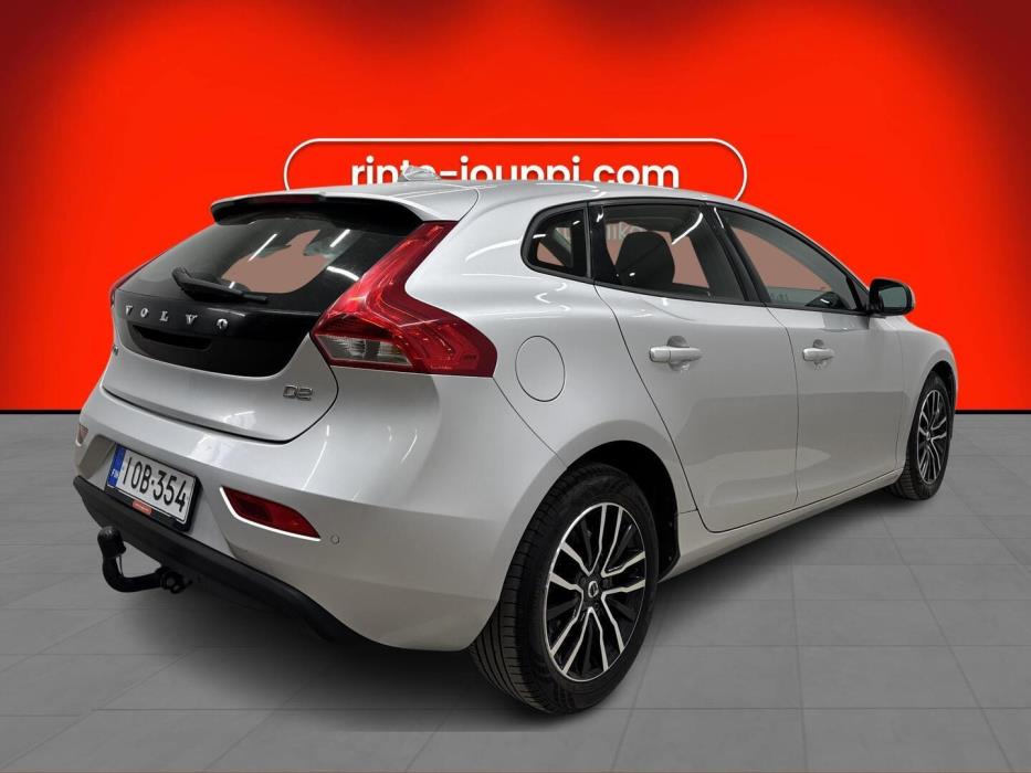 VOLVO V40 2018
