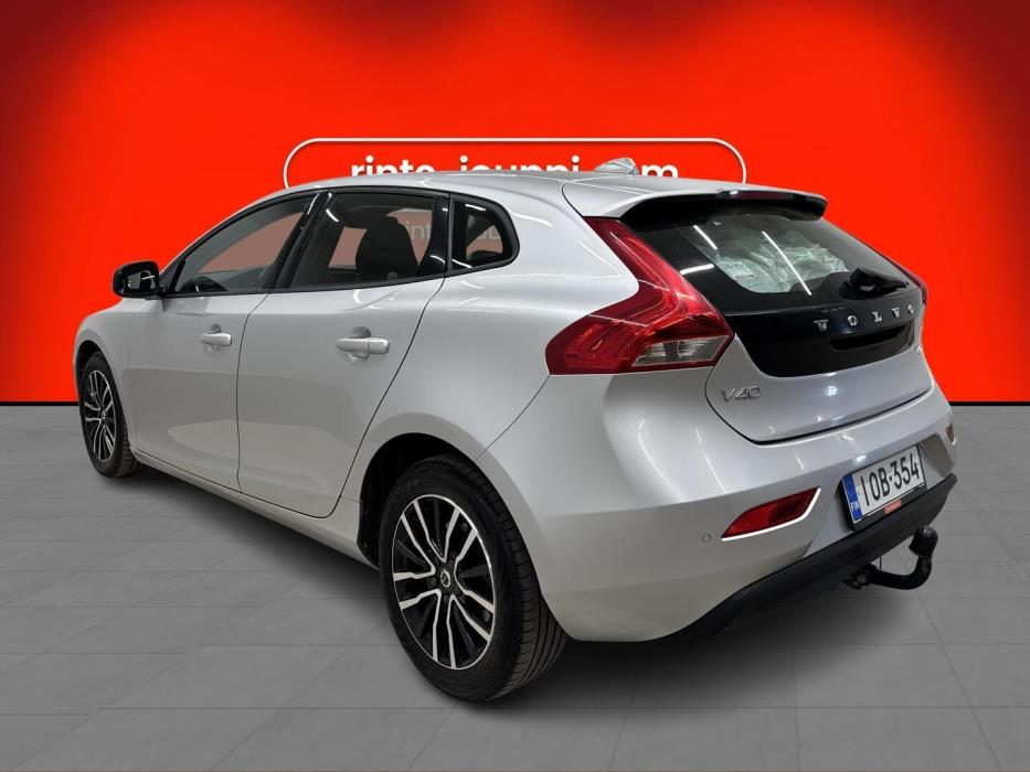 VOLVO V40 2018