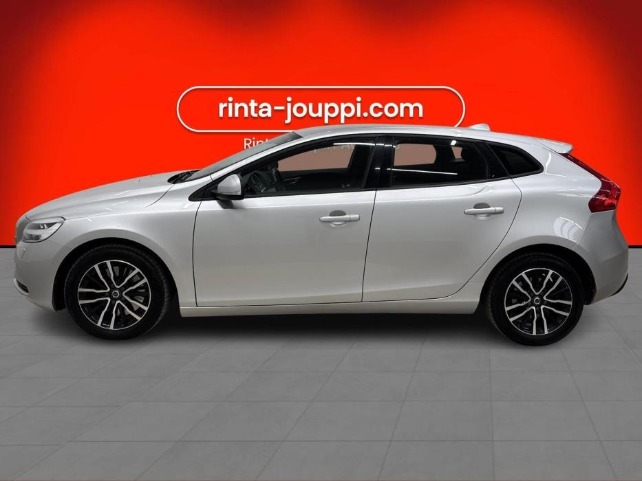 VOLVO V40 2018