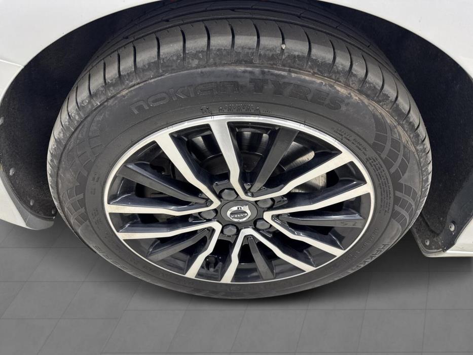 VOLVO V40 2018