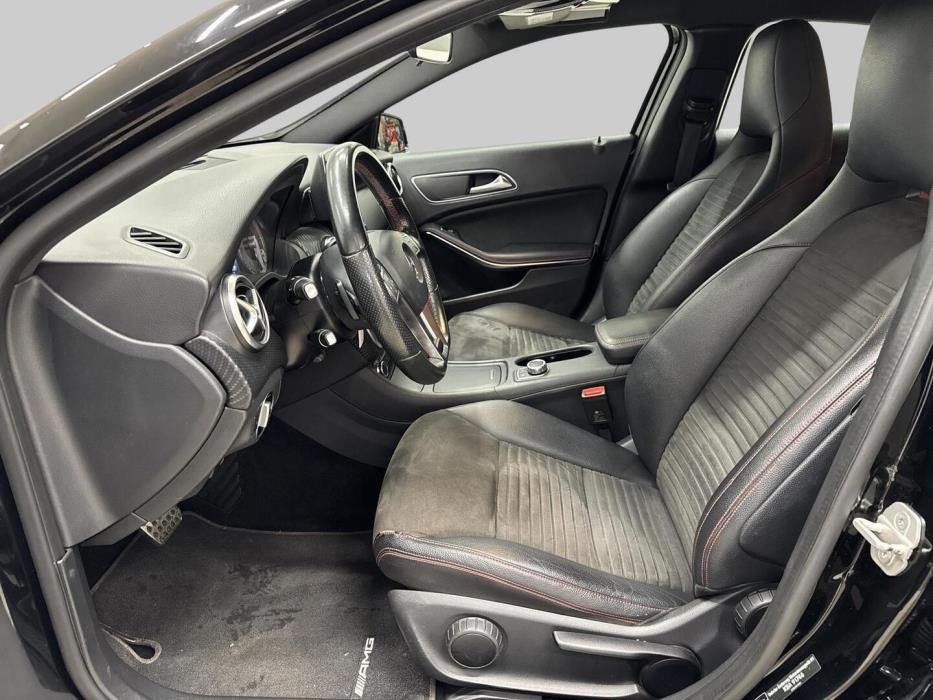 MERCEDES-BENZ A 2015