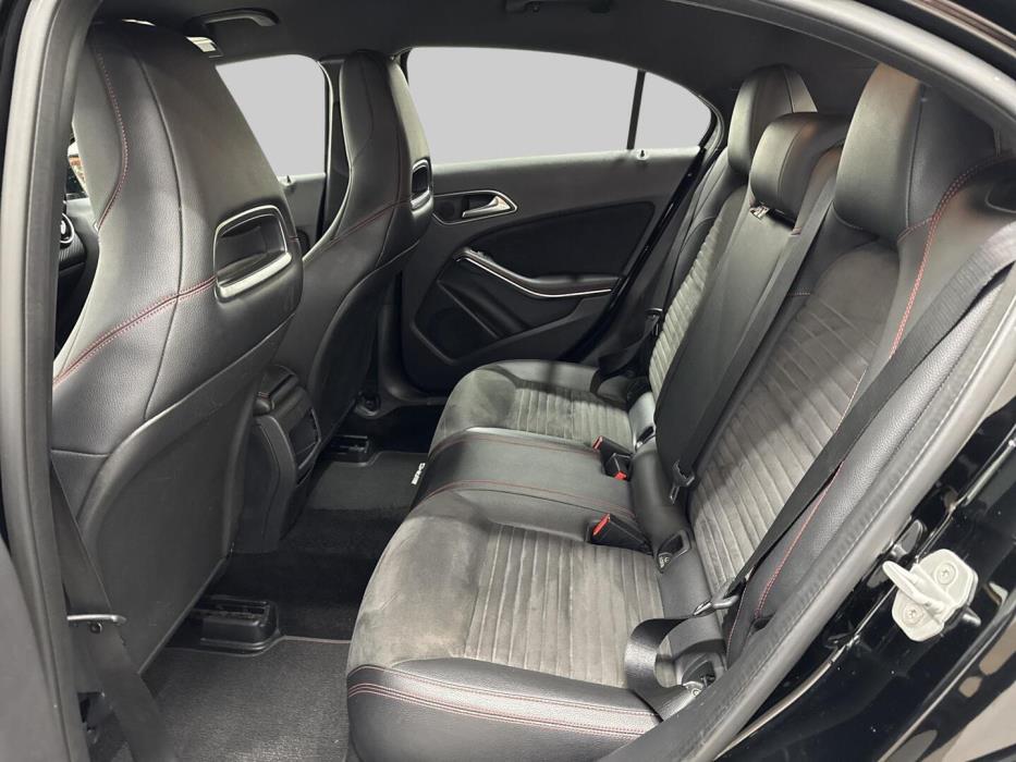 MERCEDES-BENZ A 2015