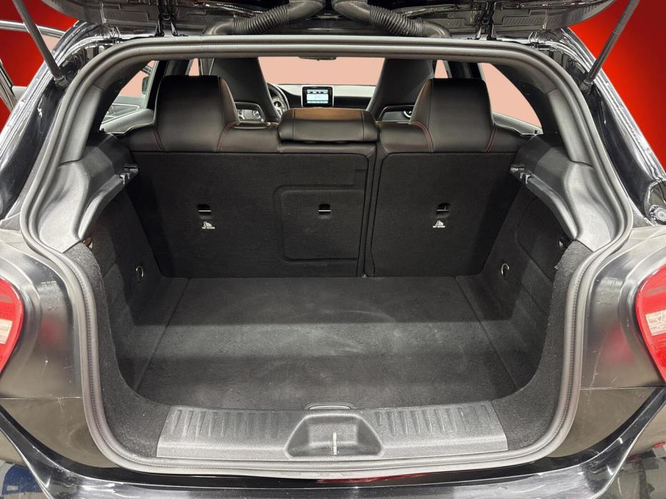 MERCEDES-BENZ A 2015