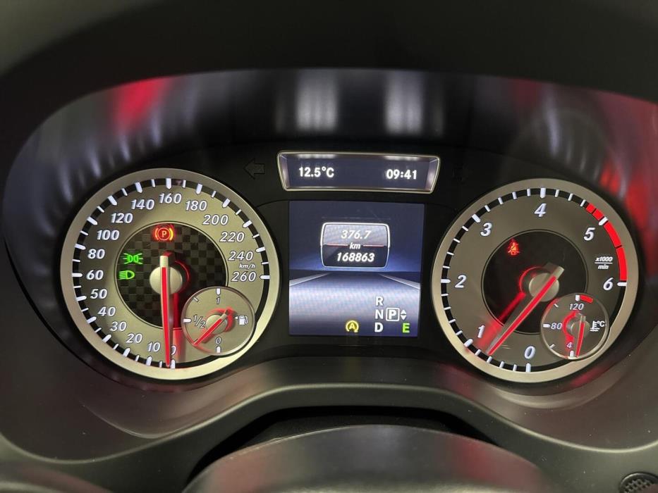 MERCEDES-BENZ A 2015