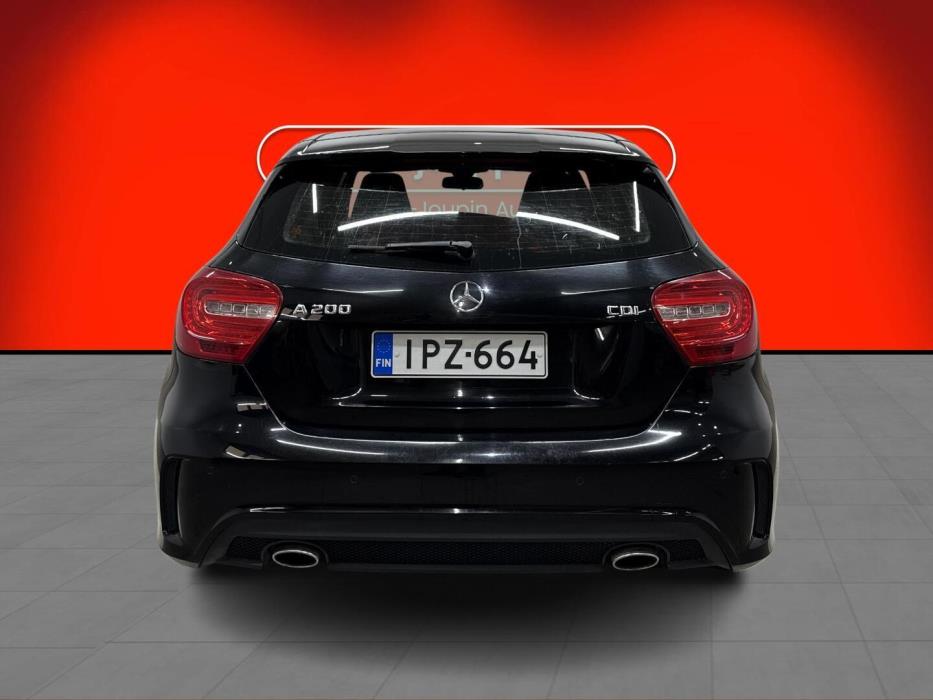 MERCEDES-BENZ A 2015