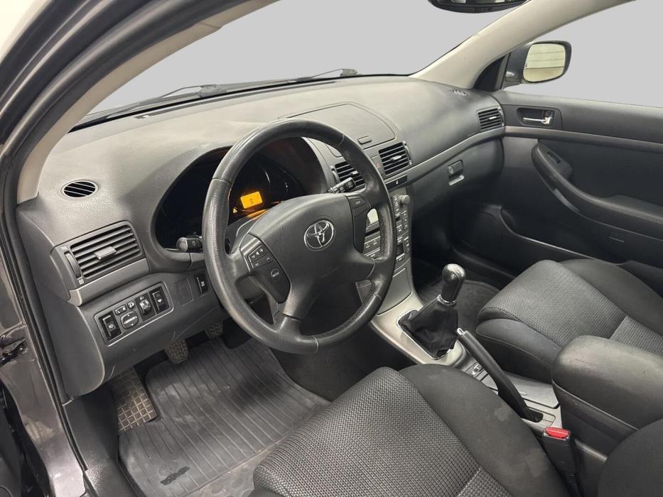 TOYOTA Avensis 2005