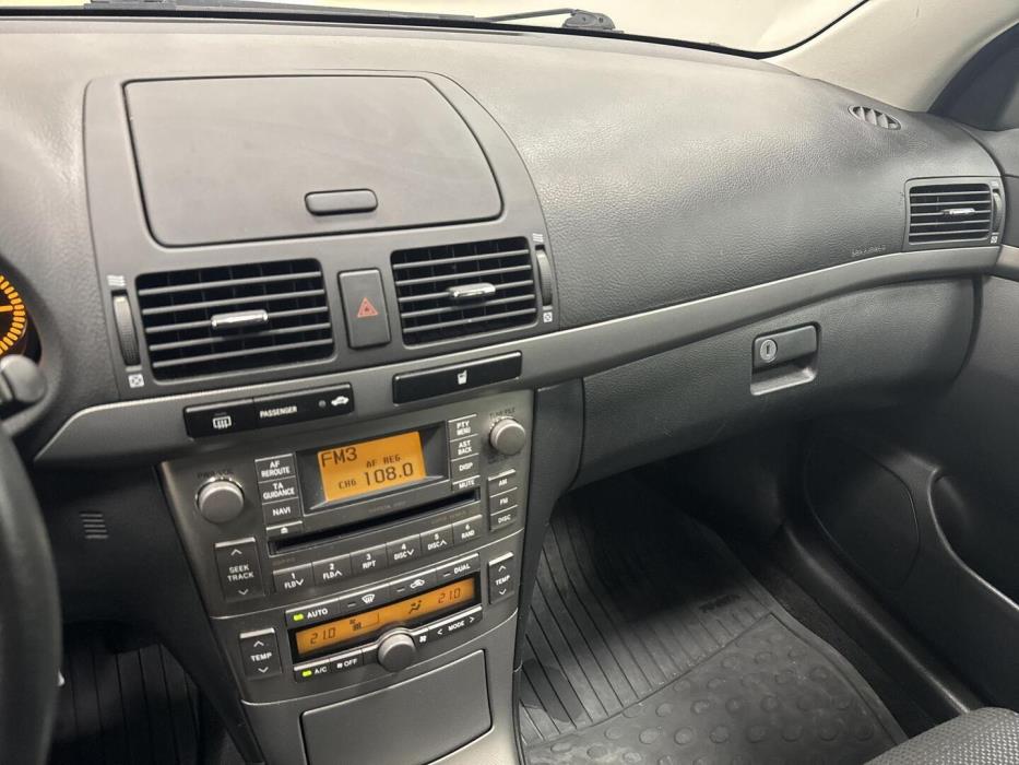 TOYOTA Avensis 2005