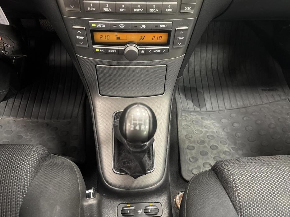 TOYOTA Avensis 2005
