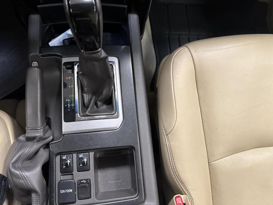 TOYOTA Land Cruiser 2013