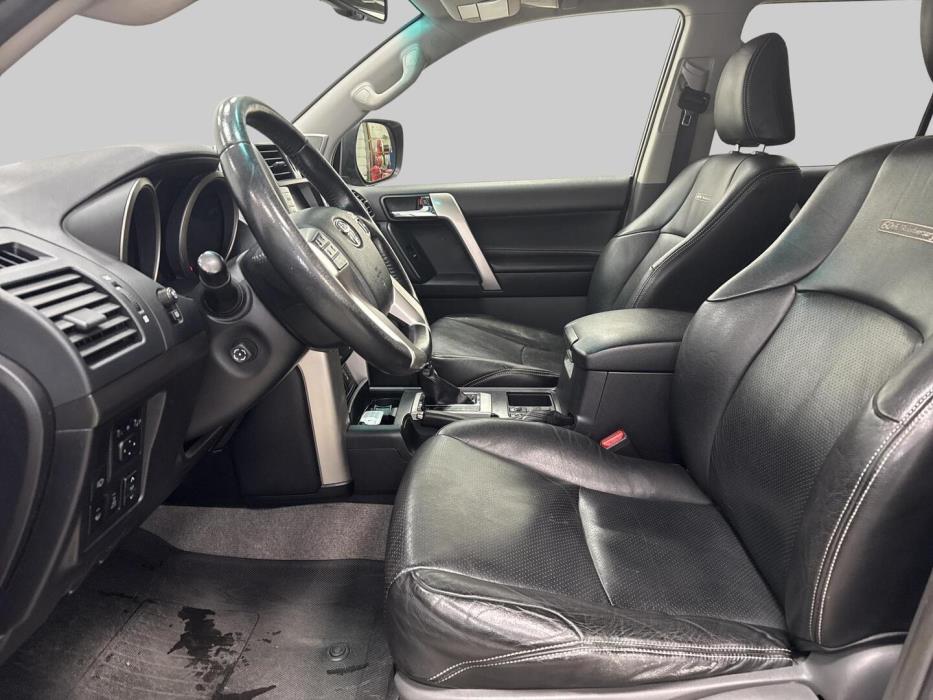 TOYOTA Land Cruiser 2013