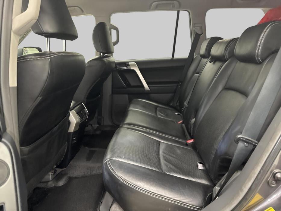 TOYOTA Land Cruiser 2013