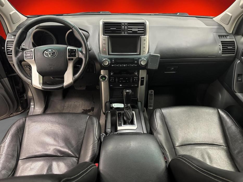 TOYOTA Land Cruiser 2013