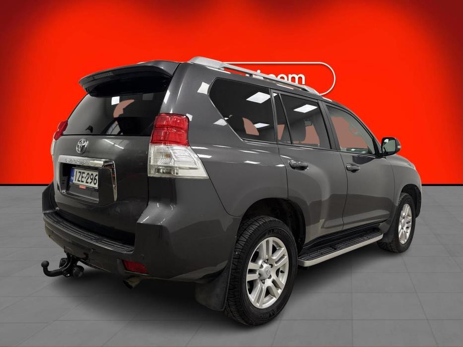 TOYOTA Land Cruiser 2013