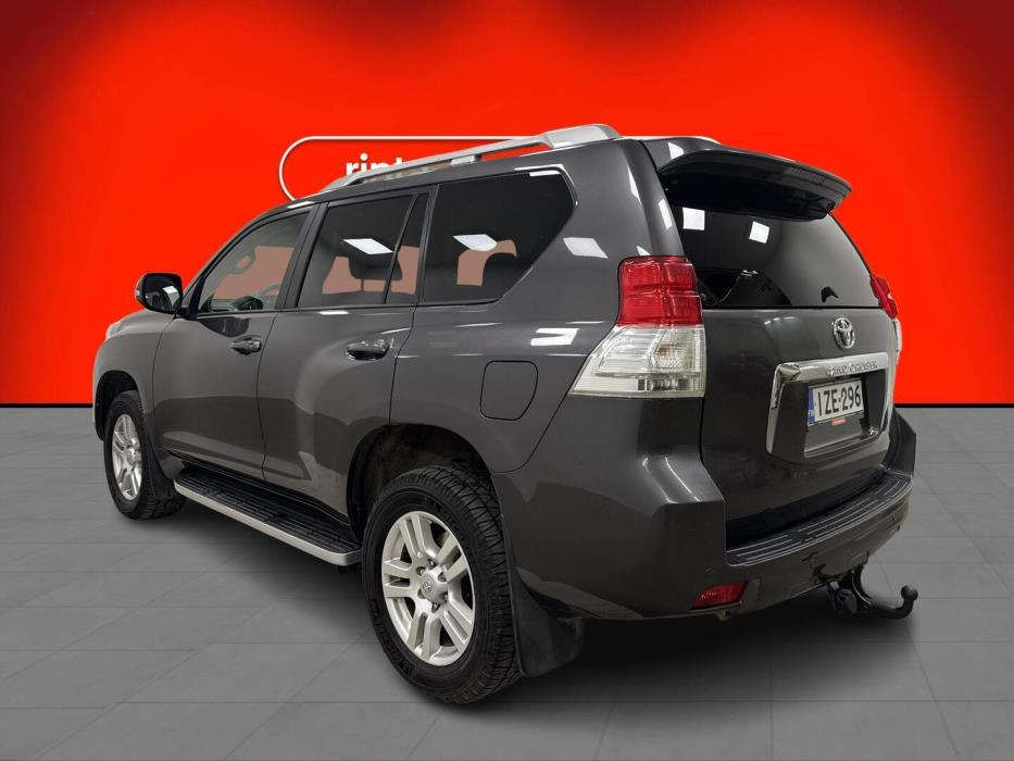 TOYOTA Land Cruiser 2013