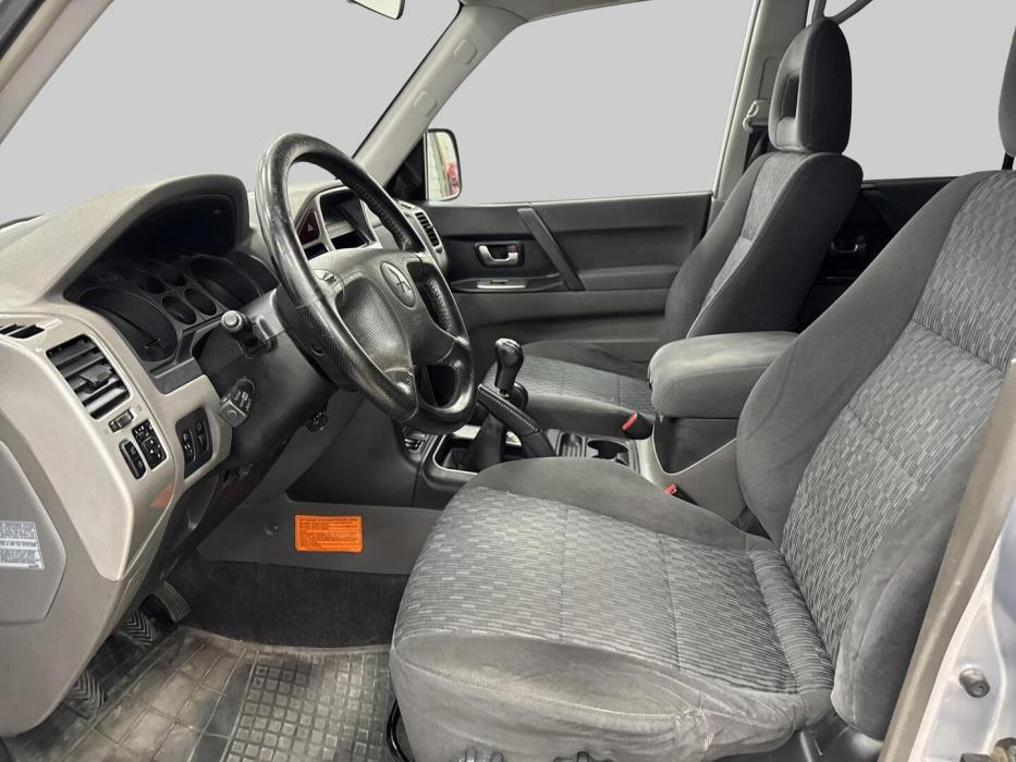 MITSUBISHI Pajero 2006