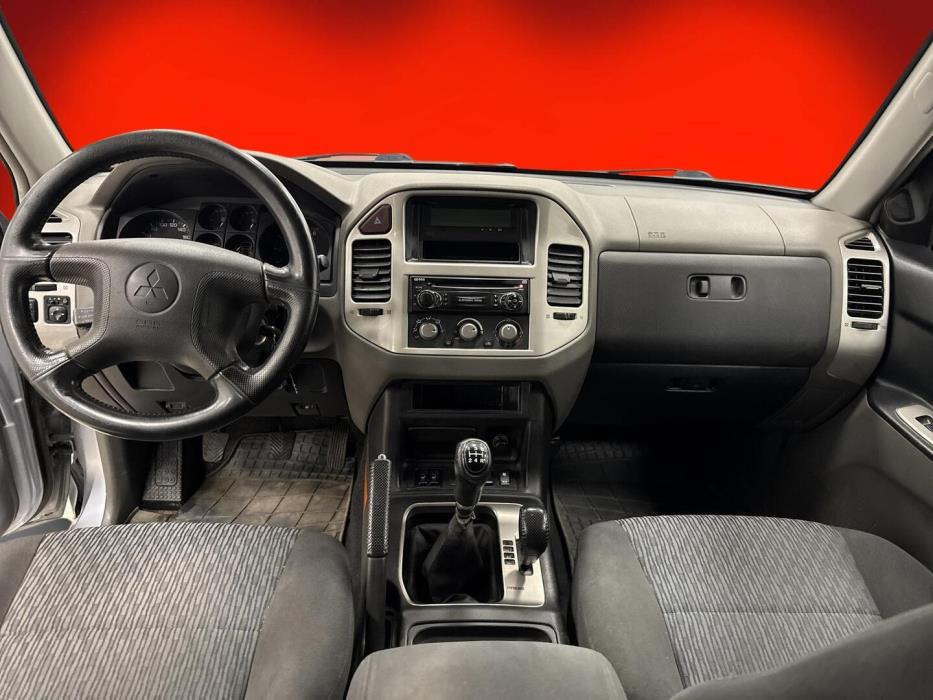 MITSUBISHI Pajero 2006