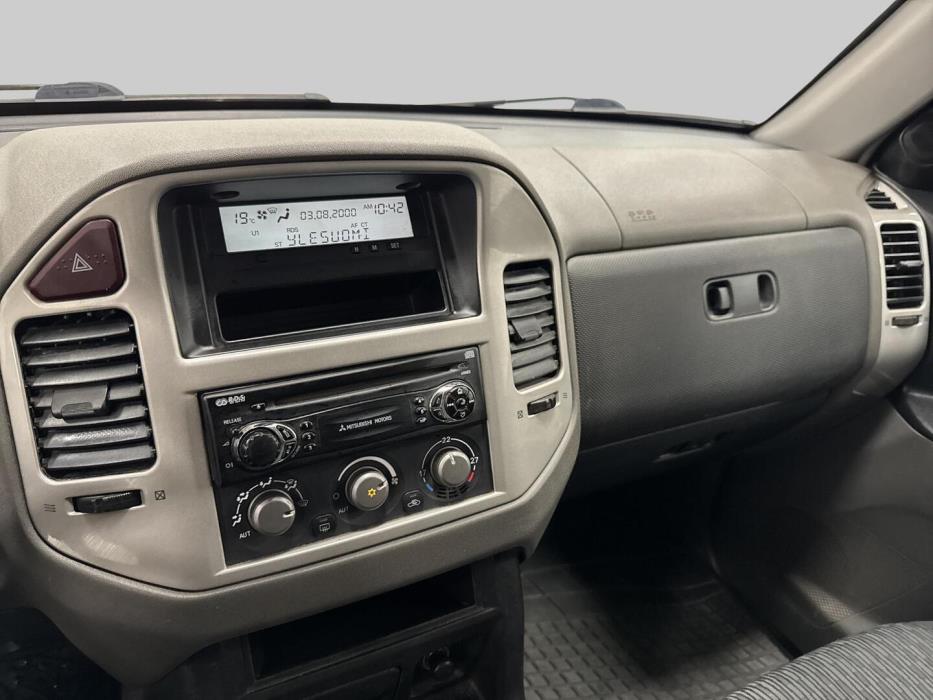 MITSUBISHI Pajero 2006