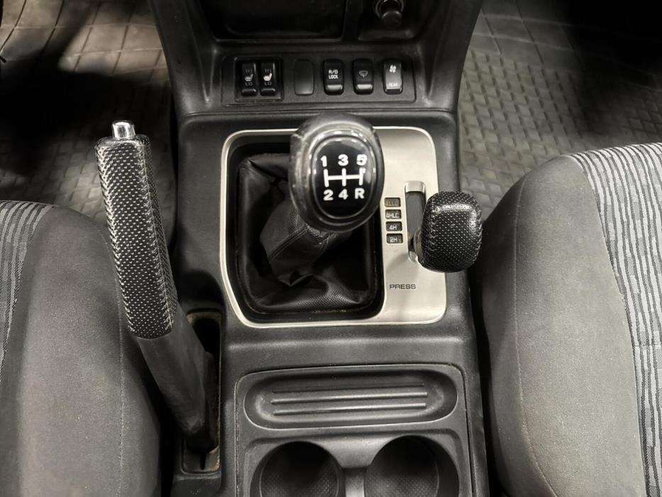 MITSUBISHI Pajero 2006