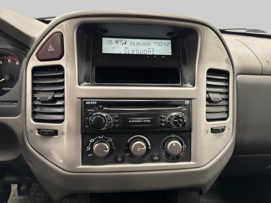 MITSUBISHI Pajero 2006