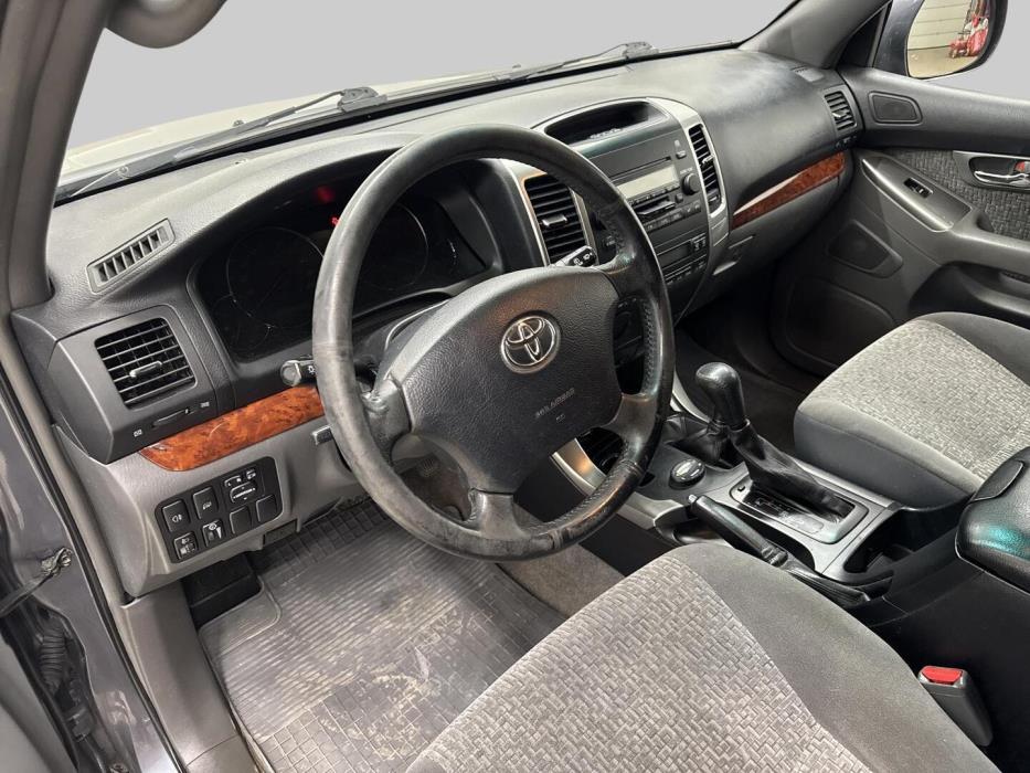 TOYOTA Land Cruiser 2004