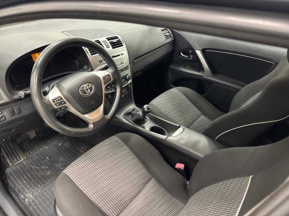 TOYOTA Avensis 2013