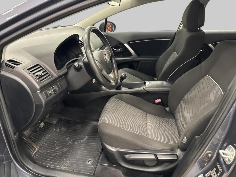 TOYOTA Avensis 2013