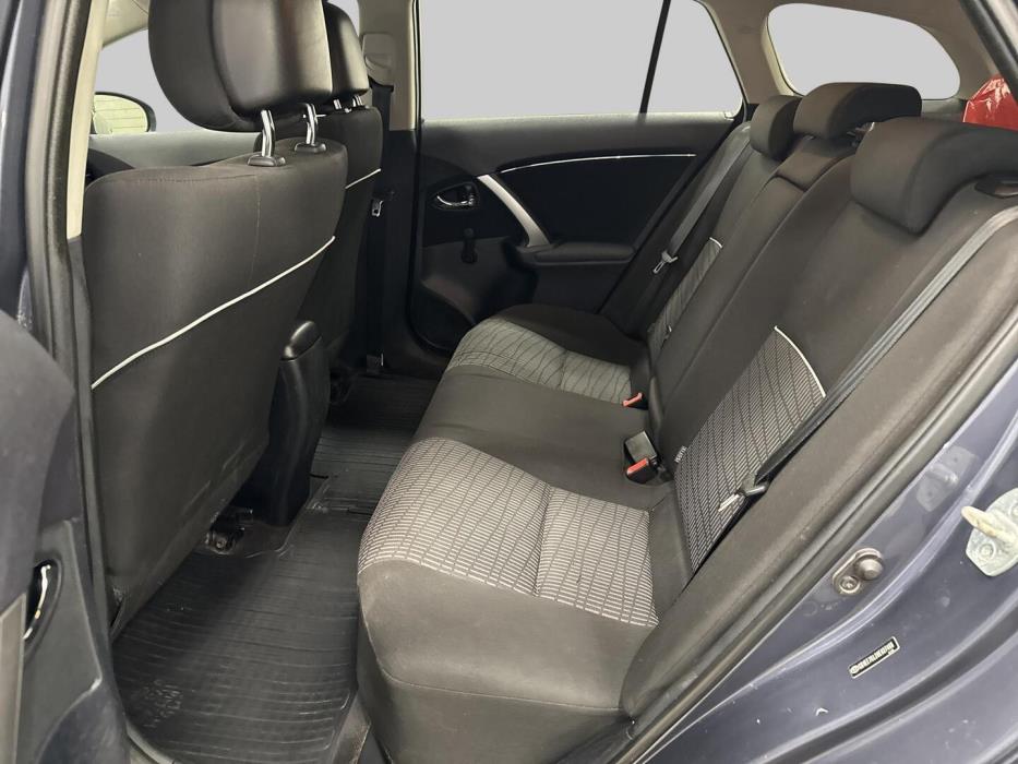 TOYOTA Avensis 2013