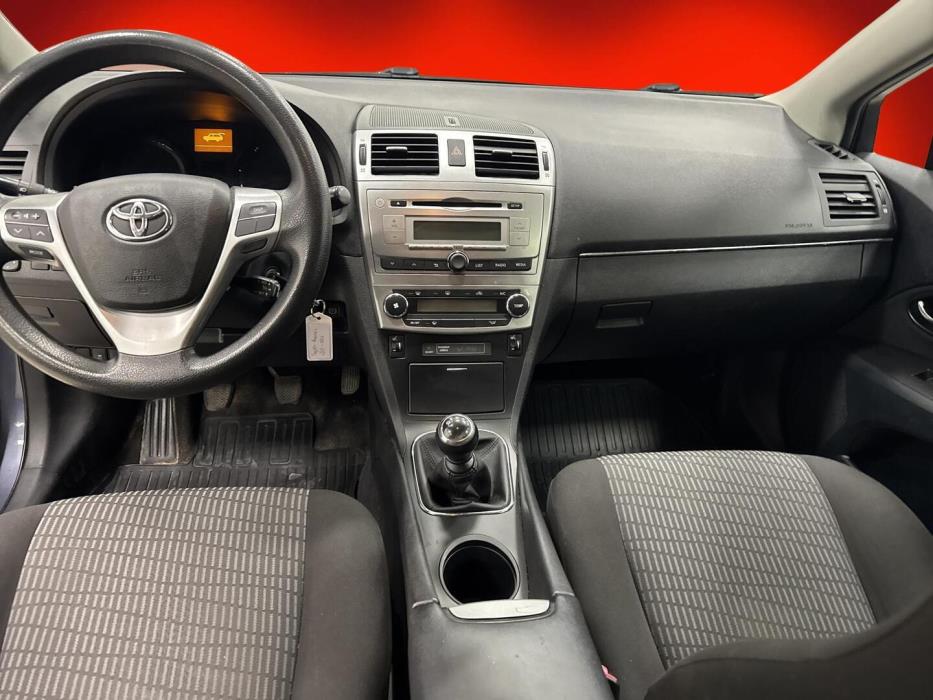 TOYOTA Avensis 2013